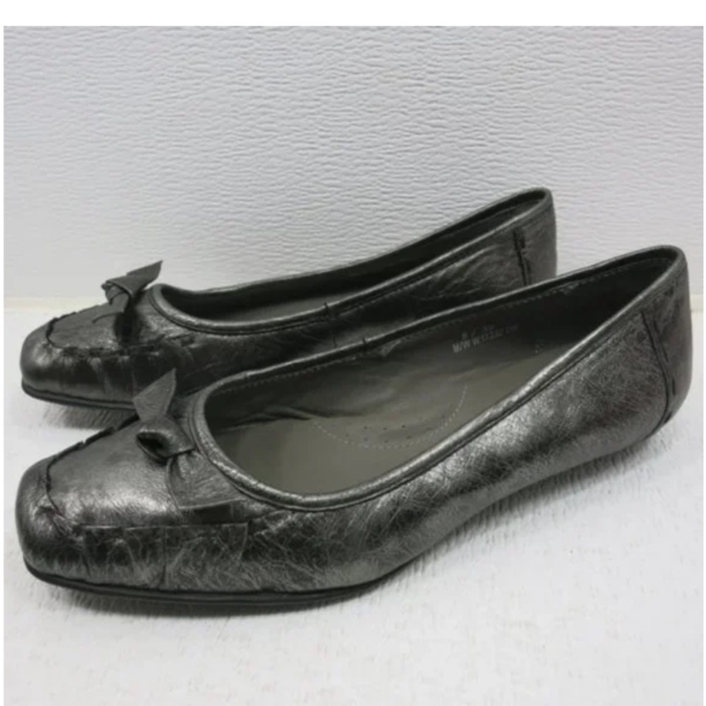 Born Orana Metallic Gray Leather Casual Flats